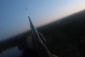 Охотник произвел читерский выстрел во время охоты на утку!