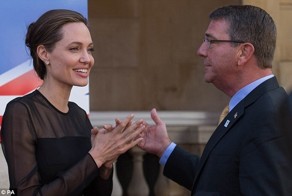 Анжелина Джоли посетила конференцию ООН в шикарном черном платье