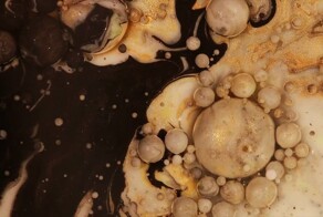 Галактика из молока, краски и мыла