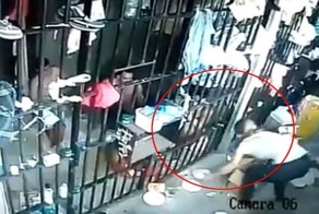 Заключенные бразильской тюрьмы неожиданно напали на  женщину-охранника