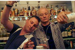 65-летний Билл Мюррей поработал барменом в заведении своего сына