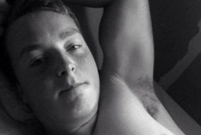 Отец безжалостно высмеял полуголое селфи своего сына