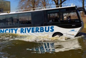 Плавающий экскурсионный автобус в Германии