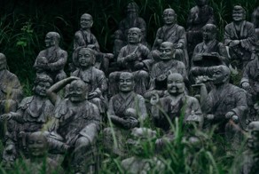 Японский фотограф случайно наткнулся на мрачный парк статуй
