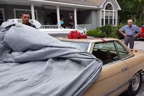 Дедушке подарили автомобиль его мечты