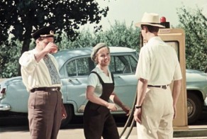 Советский автотрафик 1962 года в фильме "Королева бензоколонки"