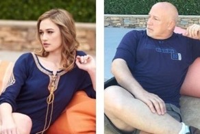 Отец спародировал модельную фотосессию дочери, поняв, что остановился в одном отеле с ней