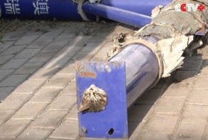 Спасение кота, застрявшего в узкой трубе