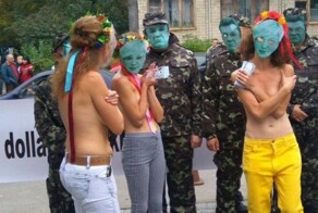 FEMEN и "Торнадо" против Януковича