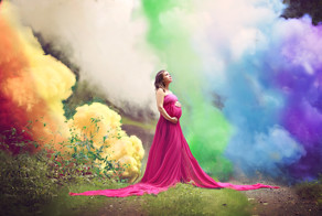 Радужная фотосессия будущей мамочки в честь долгожданной беременности