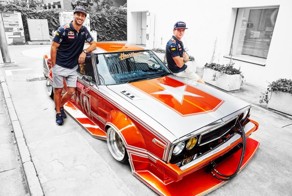Гонщики Формулы-1 команды Red Bull в роли японских стрит-рейсеров