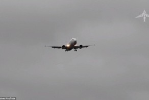 Пассажирский самолет Boeing 737-430 чуть не разбился при посадке из-за бокового ветра