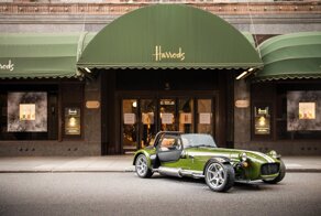 Caterham Seven 420 в стиле лондонского универмага