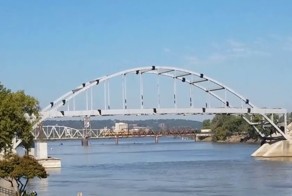 Столетний мост в США не смогли взорвать с первого раза