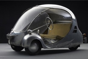 Футуристический миниавтомобиль в форме яйца