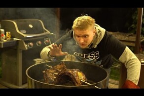 Свиные ребра в чесночном маринаде на вертеле