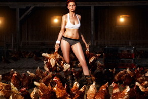 Жены австрийских фермеров снялись для календаря