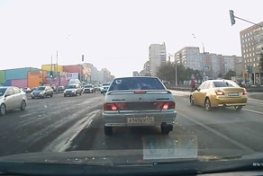 "Золотой" BMW попал в аварию в Магнитогорске