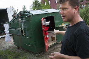 Дом из мусорного контейнера  (10 фото+видео)