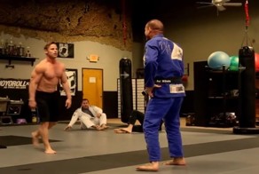 Обладатель черного пояса по джиу-джитсу и его ученица унижают качка