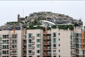 Горная вилла на крыше многоквартирного жилого дома (10 фото)