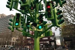 Города с необычными светофорами (7 фото)