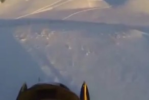 К такому водитель снегохода явно не был готов!