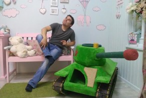 Новосибирец сделал 50-килограммовый танк для кота