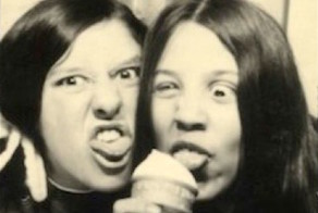 Селфи девчонок из прошлого века