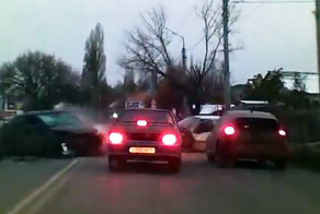 Авария дня. Пьяный лихач устроил массовое ДТП в Саратове