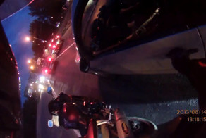 Нападение мотоциклистов на семью (видео)