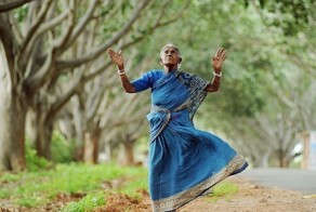 У 105-летней женщины не было детей, и тогда она стала мамой 300 деревьям