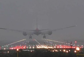 Экстремальная посадка самолетов в лондонском аэропорту в непроглядный туман