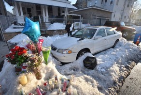 Мама и двое детей задохнулись в машине, пока отец семейства откапывал ее из сугроба