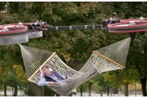 Каждый сходит с ума по-своему: в Голландии придумали гамак–квадрокоптер!