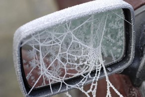 Замороженные автомобили, которые зима превратила в искусство