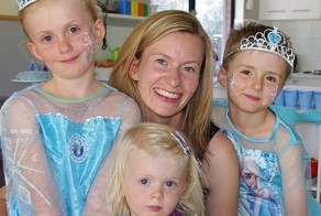 Мама из Австралии разрешает семилетнему сыну одеваться как принцесса