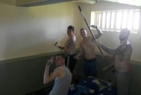 Наркодилеры и грабители хвастают в соцсети  шикарной  жизнью в тюрьме