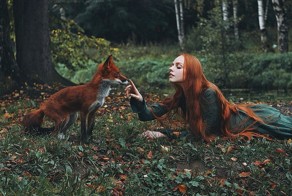 Сказочные портреты рыжеволосых девушек-моделей с лисицей