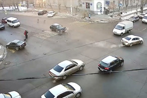 Авария дня. В Астрахани чудом спаслись два пешехода и собаки