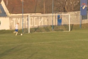 Худший промах всех времён? Сербский футболист промахнулся с нескольких сантиметров