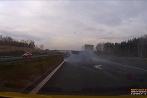 Авария дня. В Польше Land Rover врезался в тягач