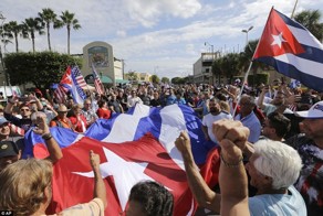 Бежавшие с "Острова свободы" в США кубинцы отпраздновали смерть Фиделя Кастро