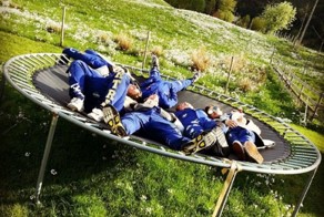 Норвежские выпускники развлекаются перед выпускными экзаменами
