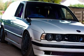"Сарай" BMW с меховым фиолетовым салоном
