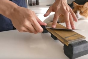 Правильная заточка дешевого однодолларового кухонного ножа сделает его супер острым!