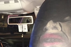 "Закрепляющий спрей не помог": женщина оставила отпечаток лица на сиденье автомобиля в аварии