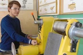 Уральский школьник сконструировал компьютерную мышь для безруких