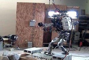  Скайнет всё ближе: робота Boston Dynamics научили по-человечески ходить по развалинам