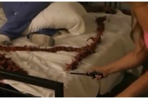 С такой девушкой и врагов не надо!